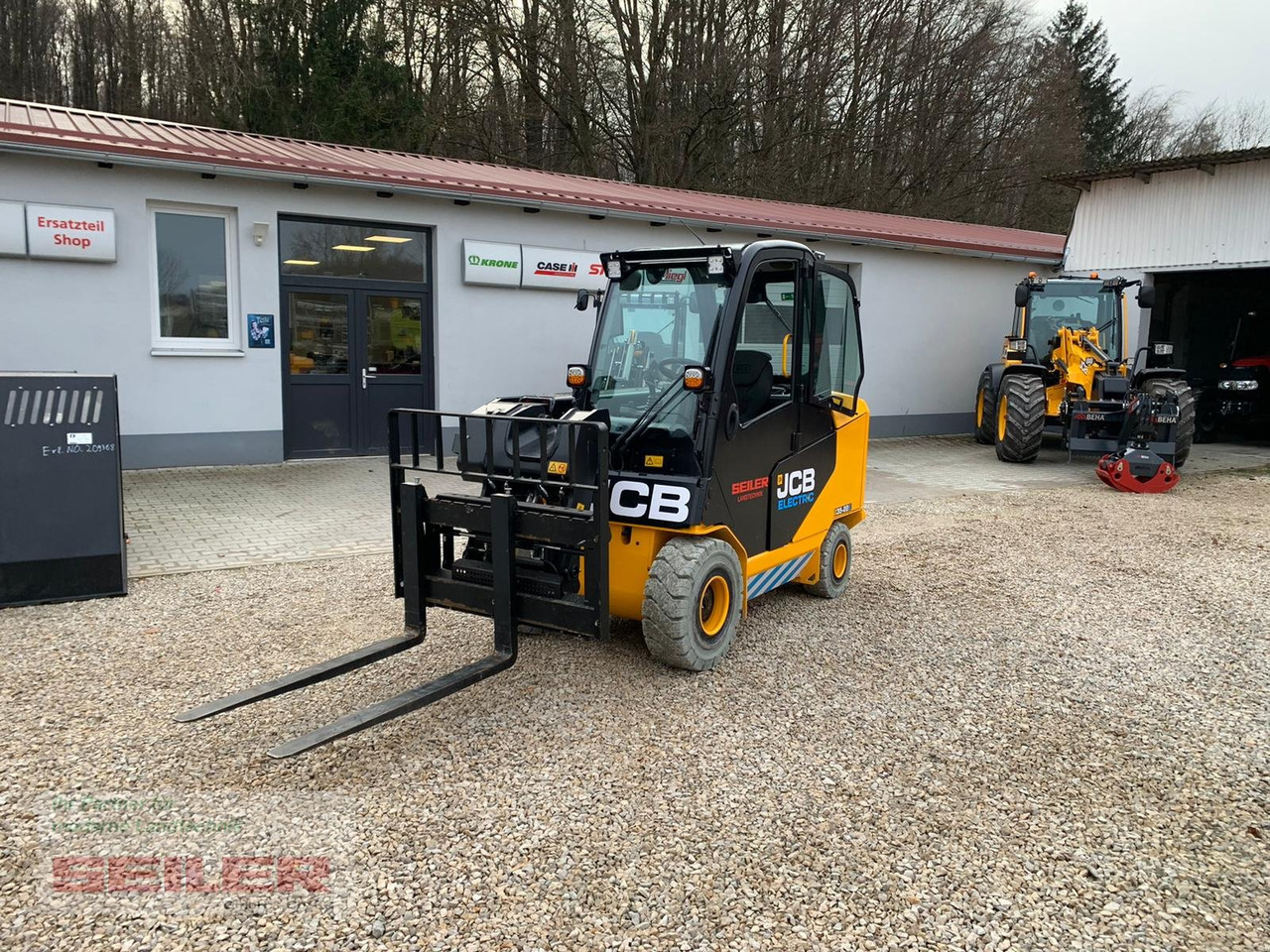 JCB TLT 35-22E Teletruk - Телескопски ракувач: слика 2 JCB TLT 35-22E Teletruk - Телескопски ракувач: слика 2