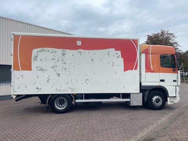DAF XF 95.380 Euro 2 Manual-Gear - Камион сандучар: слика 2 DAF XF 95.380 Euro 2 Manual-Gear - Камион сандучар: слика 2