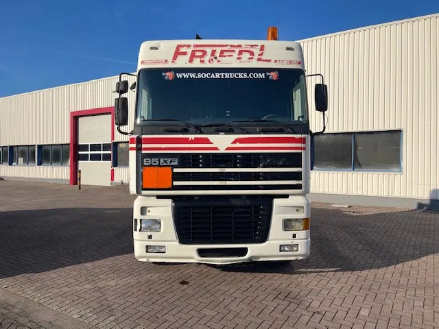 DAF XF 95.430 Manual-Gear Euro 3 - Камион влекач: слика 2 DAF XF 95.430 Manual-Gear Euro 3 - Камион влекач: слика 2