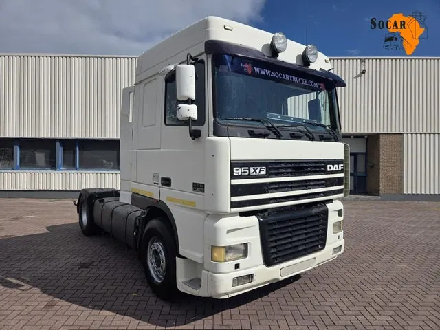 DAF XF 95.430 Manual gear Euro 3 - Камион влекач: слика 1 DAF XF 95.430 Manual gear Euro 3 - Камион влекач: слика 1