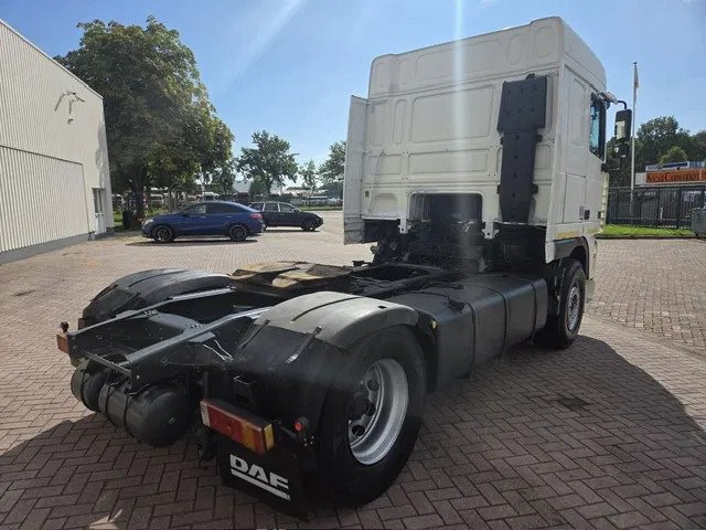 DAF XF 95.430 Manual gear Euro 3 - Камион влекач: слика 4 DAF XF 95.430 Manual gear Euro 3 - Камион влекач: слика 4