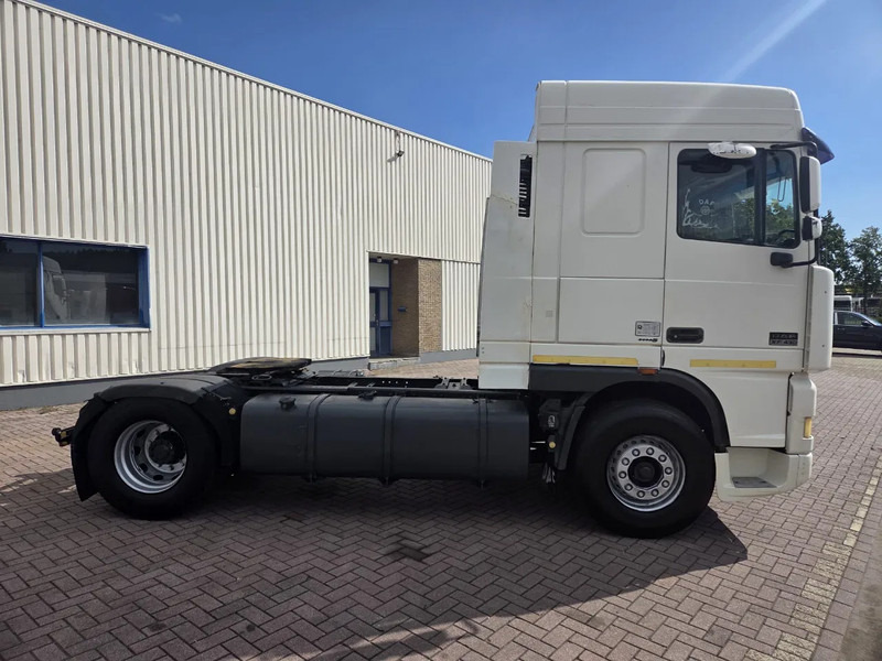DAF XF 95.430 Manual gear Euro 3 - Камион влекач: слика 2 DAF XF 95.430 Manual gear Euro 3 - Камион влекач: слика 2