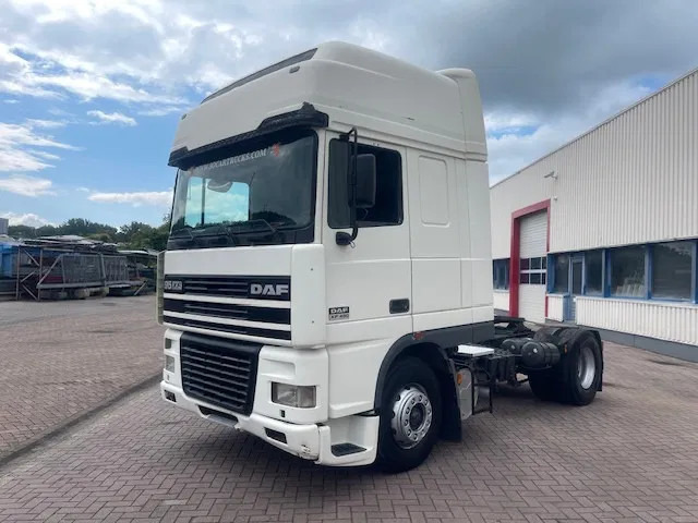 DAF XF 95.480 Euro 2 Manual-gear - Камион влекач: слика 3 DAF XF 95.480 Euro 2 Manual-gear - Камион влекач: слика 3