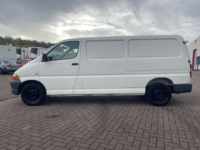 Toyota HiAce 2.5 D4-D 90 Lang Airco - Мало комбе: слика 4 Toyota HiAce 2.5 D4-D 90 Lang Airco - Мало комбе: слика 4