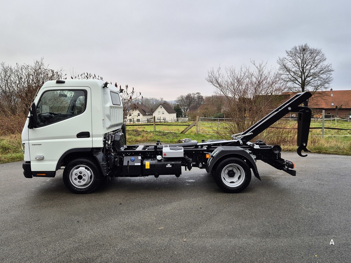 FUSO 3C15 Duonic Aut.City Abrollkipper AHK 3.5T - Камион со кука за подигање: слика 4 FUSO 3C15 Duonic Aut.City Abrollkipper AHK 3.5T - Камион со кука за подигање: слика 4