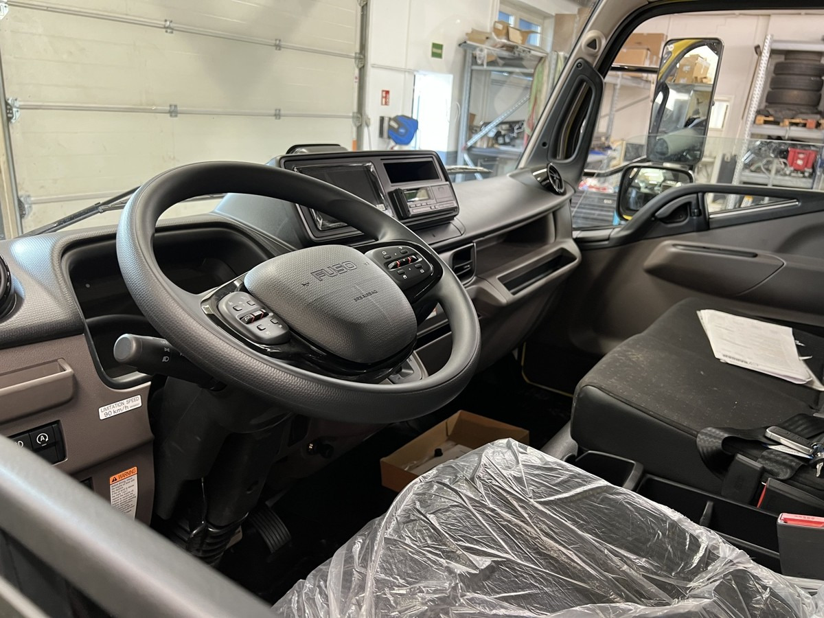 Interior photo 1: Нов Комбе со отворен сандак FUSO FUSO 9C18 Alu Pritsche 6.1m Mod.25 GSR NL4.0T!