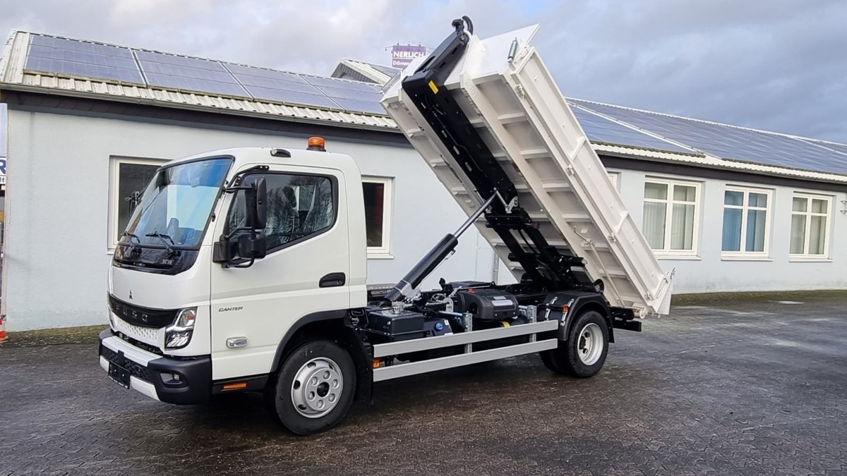 FUSO FUSO 9C18 Duonic City Abrollkipper AHK - Камион со кука за подигање: слика 1 FUSO FUSO 9C18 Duonic City Abrollkipper AHK - Камион со кука за подигање: слика 1