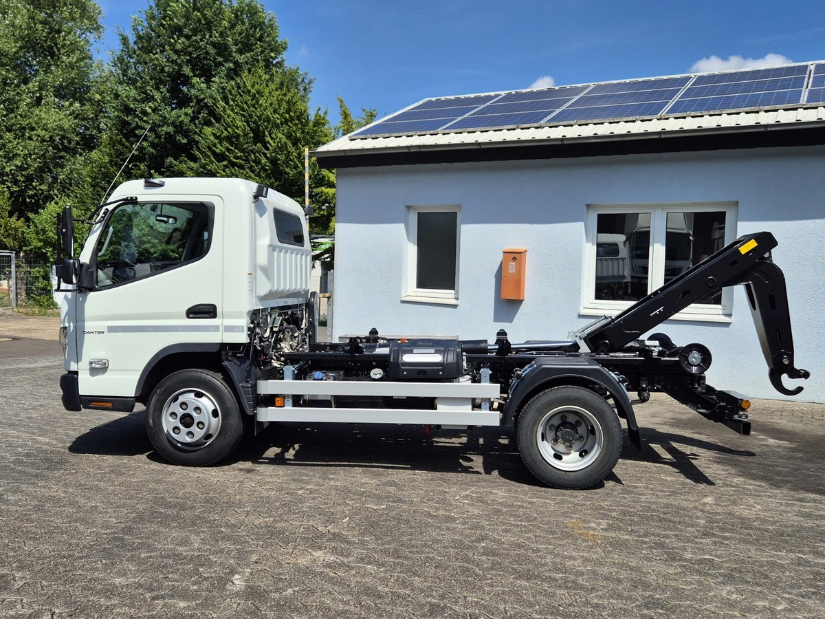 FUSO Fuso Canter 7C18 City Abrollkipper AHK Hooklift - Камион со кука за подигање: слика 3 FUSO Fuso Canter 7C18 City Abrollkipper AHK Hooklift - Камион со кука за подигање: слика 3