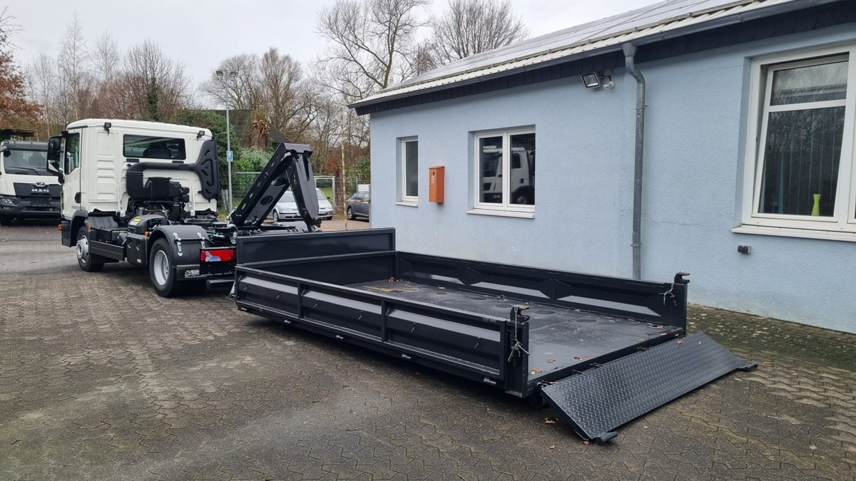 MAN TGL 12.220 BL NEU City Abrollkipper 8t TipMatic - Камион со кука за подигање: слика 2 MAN TGL 12.220 BL NEU City Abrollkipper 8t TipMatic - Камион со кука за подигање: слика 2