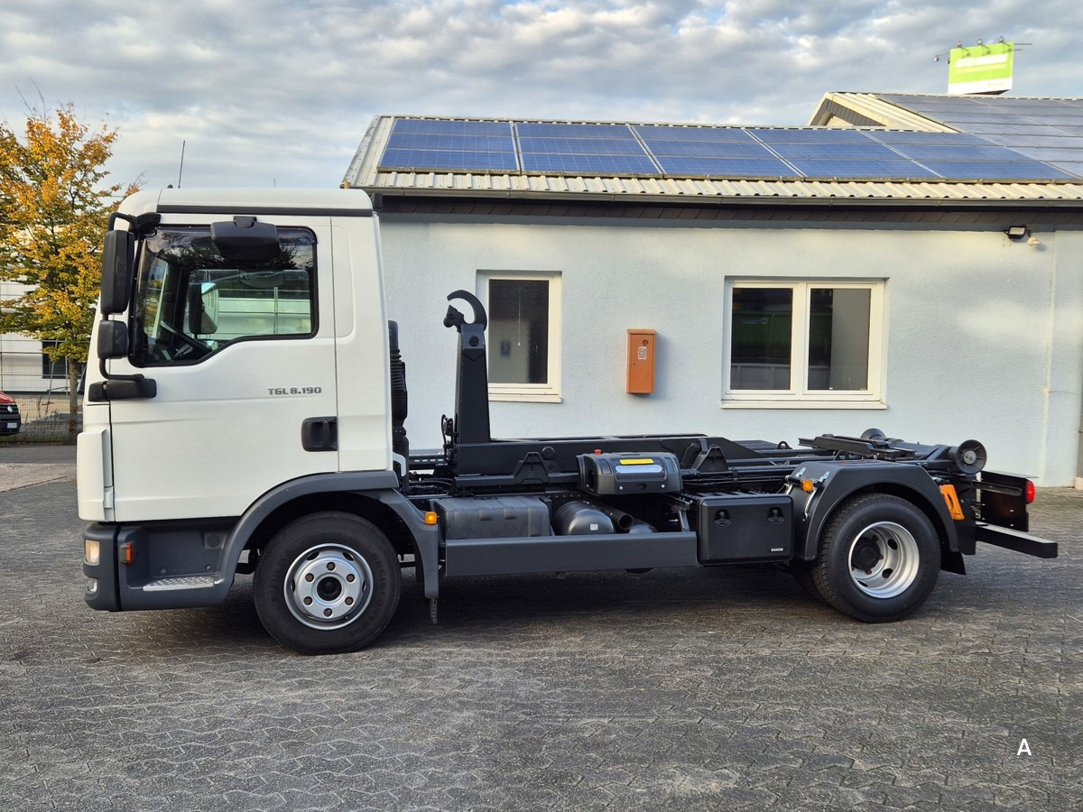 MAN TGL 8.190 BL City Abrollkipper Aut., 2 x AHK sof - Камион со кука за подигање: слика 3 MAN TGL 8.190 BL City Abrollkipper Aut., 2 x AHK sof - Камион со кука за подигање: слика 3