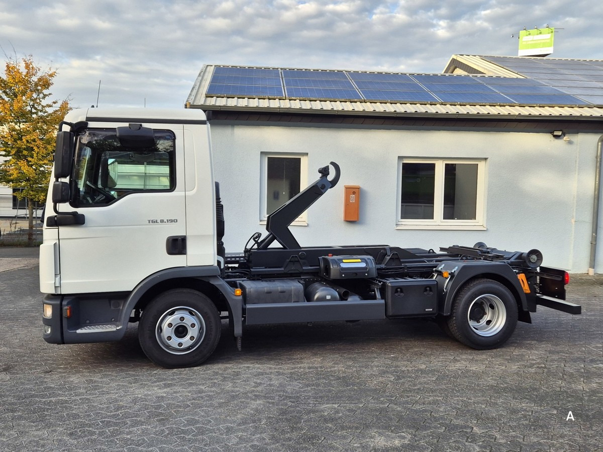 MAN TGL 8.190 BL City Abrollkipper Aut., 2 x AHK sof - Камион со кука за подигање: слика 4 MAN TGL 8.190 BL City Abrollkipper Aut., 2 x AHK sof - Камион со кука за подигање: слика 4