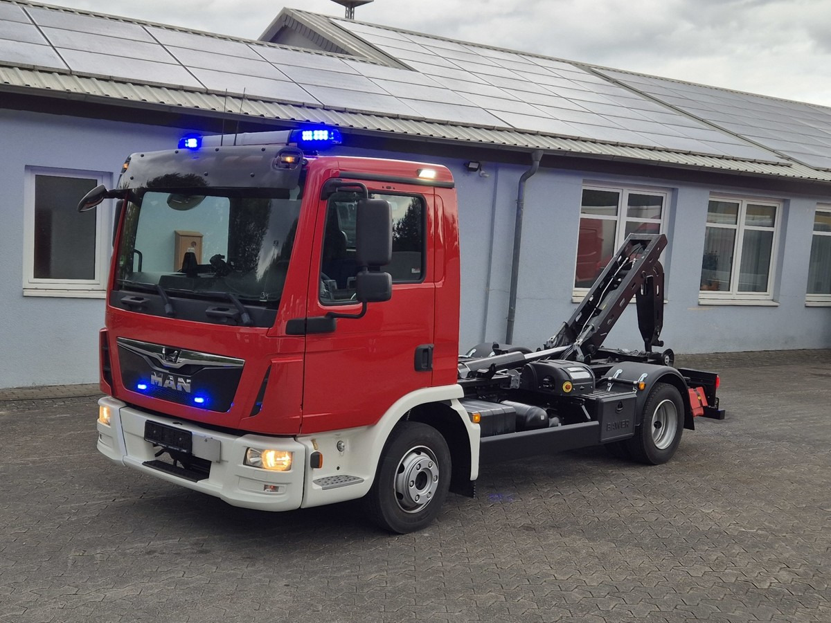 MAN TGL 8.190 Feuerwehrfahrzeug City Abrollkipper - Камион со кука за подигање: слика 1 MAN TGL 8.190 Feuerwehrfahrzeug City Abrollkipper - Камион со кука за подигање: слика 1