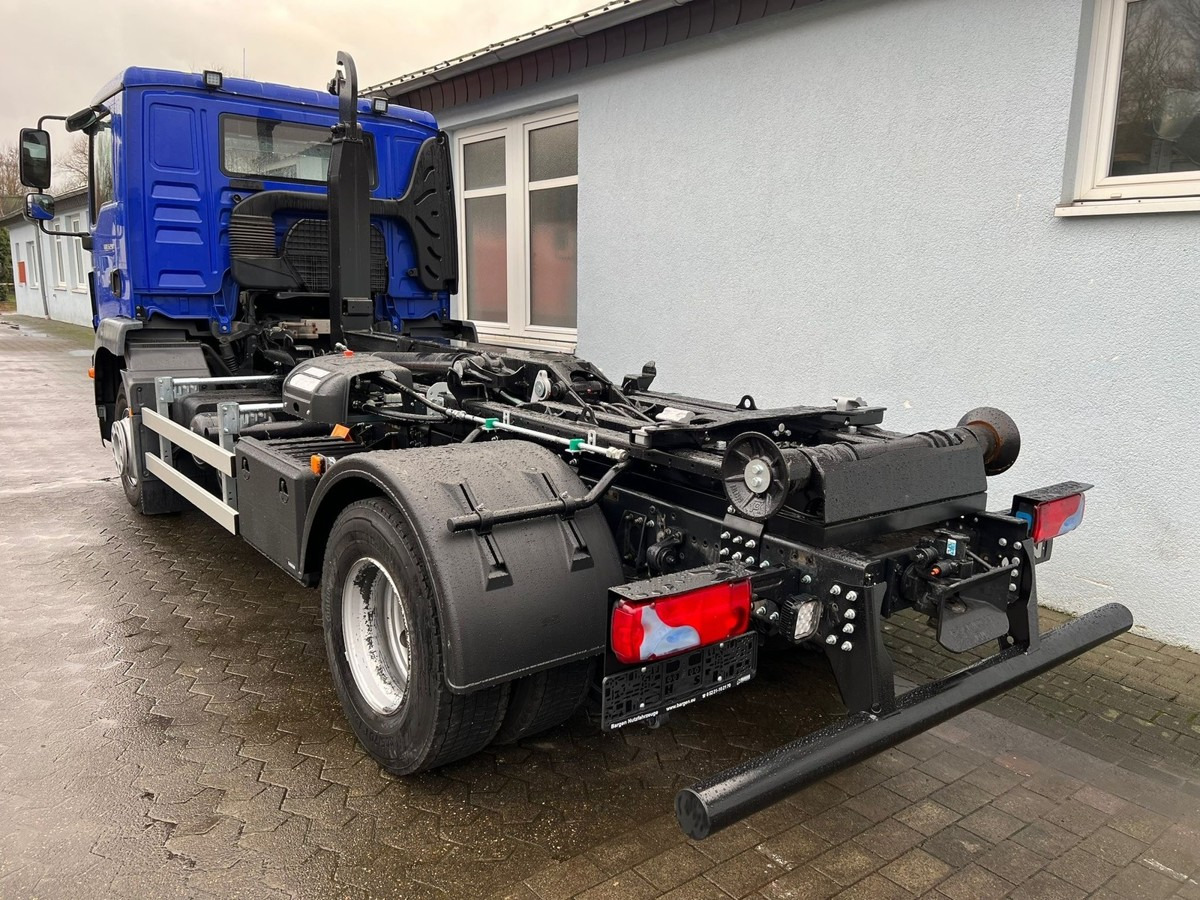 MAN TGM 15.290 BL Aut. Abrollkipper AHK - Камион со кука за подигање: слика 3 MAN TGM 15.290 BL Aut. Abrollkipper AHK - Камион со кука за подигање: слика 3