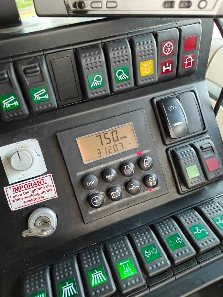 Brock SL280/2 MB Actros 1833 - Возило за метење: слика 5 Brock SL280/2 MB Actros 1833 - Возило за метење: слика 5