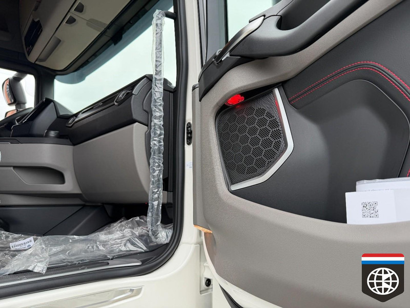 Scania 590 S 6X2/4 - Full air - Retarder PTO - SLIDE fifth wheel - King of the Road - Камион влекач: слика 4 Scania 590 S 6X2/4 - Full air - Retarder PTO - SLIDE fifth wheel - King of the Road - Камион влекач: слика 4