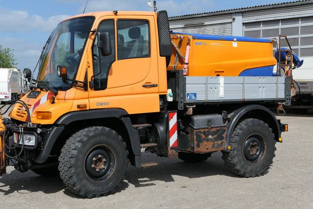 Unimog U 300 4x4, Schmidt, Streuer, Schild, Klima,27tkm - Камион: слика 2 Unimog U 300 4x4, Schmidt, Streuer, Schild, Klima,27tkm - Камион: слика 2