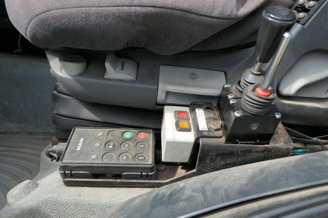 Камион со кука за подигање MAN 26.390 TGA BL 6x4, VDL S-21 6200, Klima, Luftfe.: слика 9