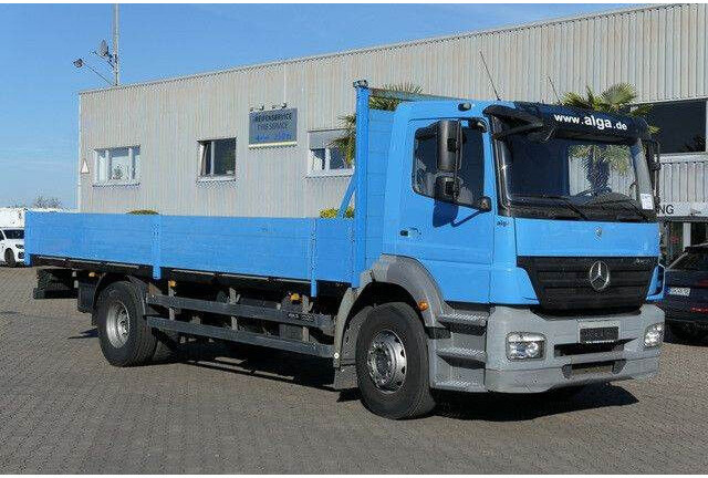 Mercedes-Benz 1824 L Axor 4x2, 3. Sitz, AHK, Gerüstbau, Klima - Камион со платформа: слика 3 Mercedes-Benz 1824 L Axor 4x2, 3. Sitz, AHK, Gerüstbau, Klima - Камион со платформа: слика 3