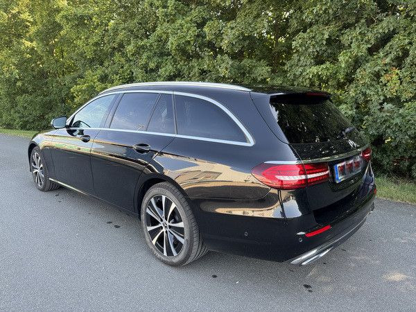 Mercedes-Benz E 300 de/AHK/Scheckheft/Winterräder - Караван: слика 2 Mercedes-Benz E 300 de/AHK/Scheckheft/Winterräder - Караван: слика 2