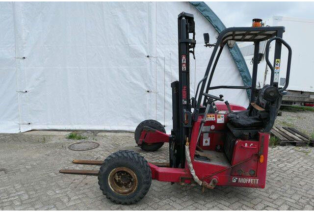 Moffett M4 25.3, Mitnahmestapler, 2.500kg, 3m Hubhöhe - Мобилен вилушкар: слика 2 Moffett M4 25.3, Mitnahmestapler, 2.500kg, 3m Hubhöhe - Мобилен вилушкар: слика 2
