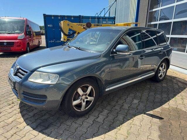 Volkswagen Touareg 3.2 V6/ GETRIEBESCHADEN /Motor läuft! - Комбе со отворен сандак: слика 1 Volkswagen Touareg 3.2 V6/ GETRIEBESCHADEN /Motor läuft! - Комбе со отворен сандак: слика 1