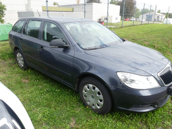 Break Skoda Octavia Combi (2011-97.803 km) - Автомобил: слика 4 Break Skoda Octavia Combi (2011-97.803 km) - Автомобил: слика 4