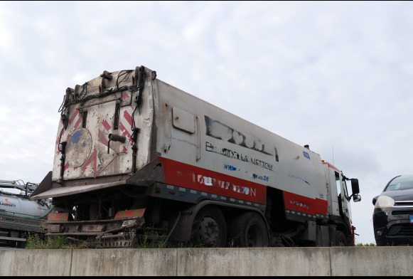 Camion balayeuse de voirie Volvo - Возило за метење: слика 3 Camion balayeuse de voirie Volvo - Возило за метење: слика 3