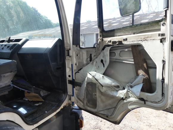 Camion (pour pièces) MAN L2000 (2004-183.392 km) - Камион со кабинска шасија: слика 5 Camion (pour pièces) MAN L2000 (2004-183.392 km) - Камион со кабинска шасија: слика 5