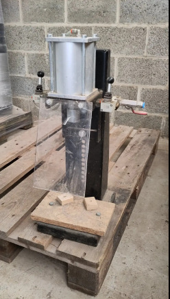 Capsuleuse pneumatique semi-automatique Spagni - Опрема за обработка на храна: слика 2 Capsuleuse pneumatique semi-automatique Spagni - Опрема за обработка на храна: слика 2