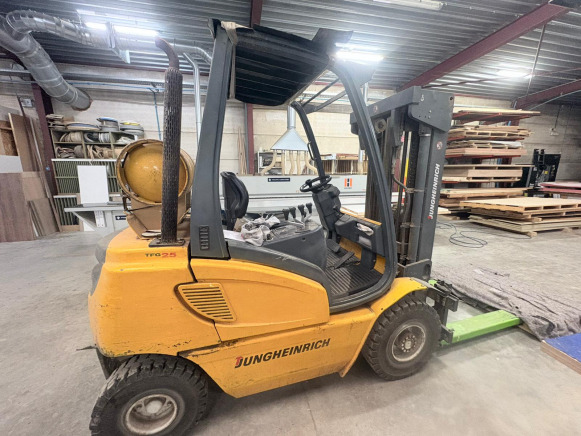 Chariot élévateur frontal au gaz Jungheirich TFG 25BK - Плински вилушкар: слика 5 Chariot élévateur frontal au gaz Jungheirich TFG 25BK - Плински вилушкар: слика 5