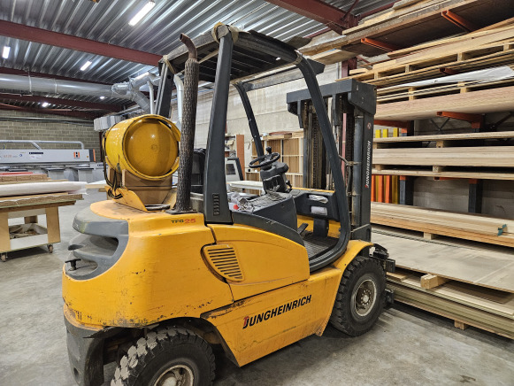 Chariot élévateur frontal au gaz Jungheirich TFG 25BK - Плински вилушкар: слика 3 Chariot élévateur frontal au gaz Jungheirich TFG 25BK - Плински вилушкар: слика 3