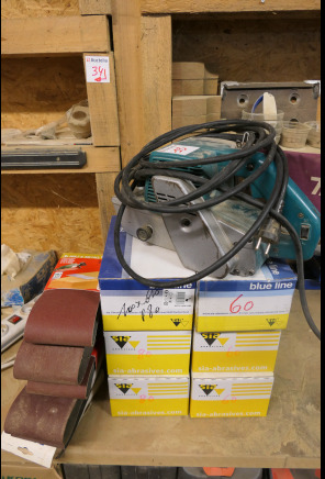 Ponceuse à bande Makita 9402 - Машина за обработка на дрво: слика 1 Ponceuse à bande Makita 9402 - Машина за обработка на дрво: слика 1