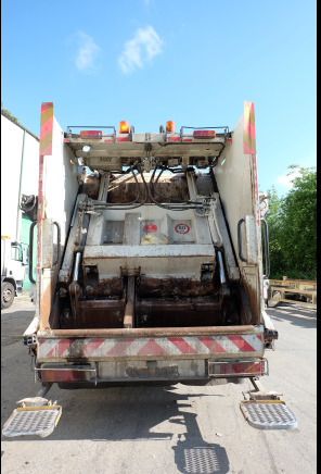 REF : 11 - Camion poubelle DAF CF75 - Камион за ѓубре: слика 4 REF : 11 - Camion poubelle DAF CF75 - Камион за ѓубре: слика 4
