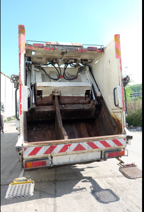 REF : 5 - Camion poubelle DAF CF75 - Камион за ѓубре: слика 5 REF : 5 - Camion poubelle DAF CF75 - Камион за ѓубре: слика 5