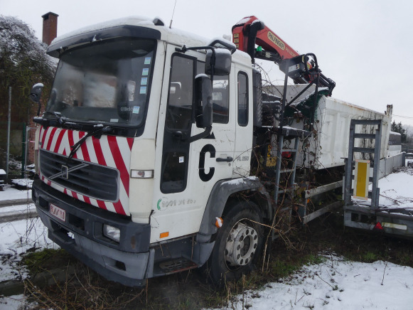 REF:Imat : PLI988 - Camion benne + grue auxiliaire Volvo FLE6E 19.0 (2004-216.733 km) - Кипер, Камион со кран: слика 1 REF:Imat : PLI988 - Camion benne + grue auxiliaire Volvo FLE6E 19.0 (2004-216.733 km) - Кипер, Камион со кран: слика 1