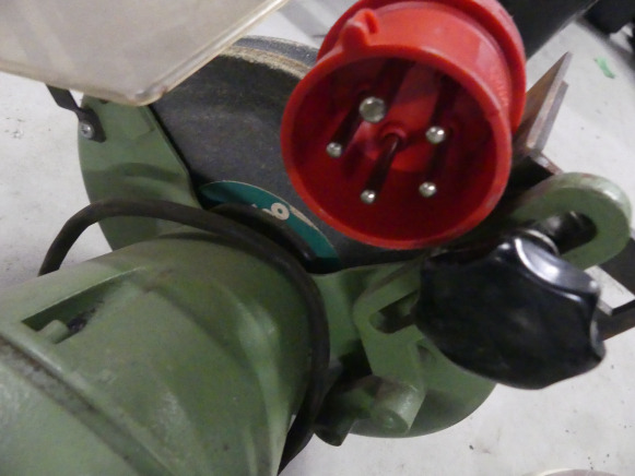 Touret à meuler double tété Métabo DS 7226D, Table de travail pliante Black&Decker (9714-040) - Машина за обработка на метал: слика 5 Touret à meuler double tété Métabo DS 7226D, Table de travail pliante Black&Decker (9714-040) - Машина за обработка на метал: слика 5