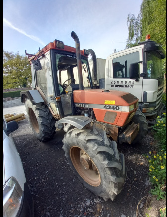 Tracteur Case International 4240XLA - Трактор: слика 2 Tracteur Case International 4240XLA - Трактор: слика 2