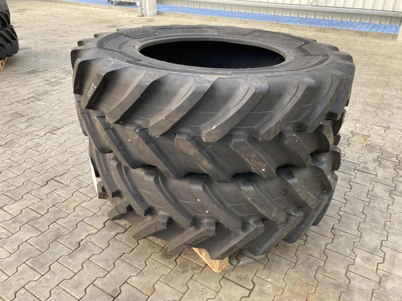 Alliance 460/85R34 - Гума за Земјоделска машина: слика 1 Alliance 460/85R34 - Гума за Земјоделска машина: слика 1