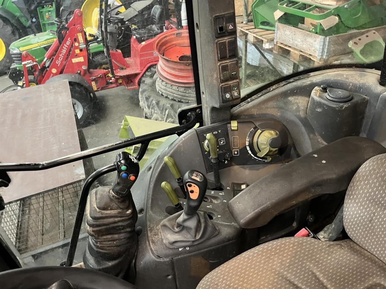 CLAAS Arion 420 - Трактор: слика 5 CLAAS Arion 420 - Трактор: слика 5
