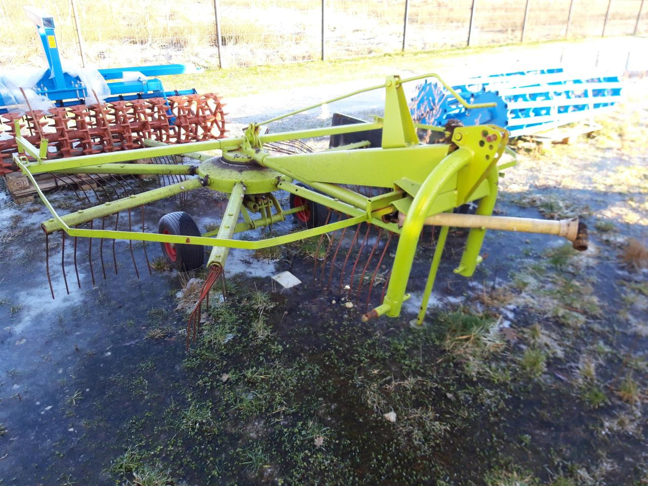 CLAAS WS 320 S - Превртувач и гребло: слика 1 CLAAS WS 320 S - Превртувач и гребло: слика 1