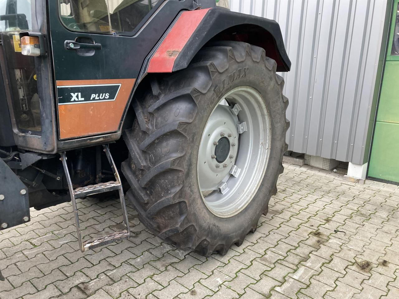 Case-IH 844 XL Plus - Трактор: слика 3 Case-IH 844 XL Plus - Трактор: слика 3