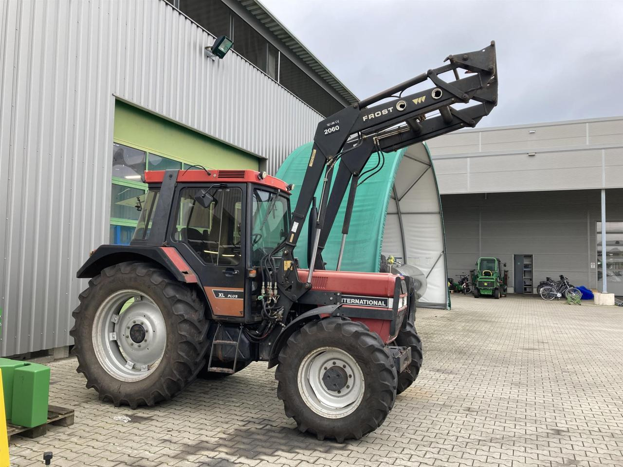 Case-IH 844 XL Plus - Трактор: слика 5 Case-IH 844 XL Plus - Трактор: слика 5
