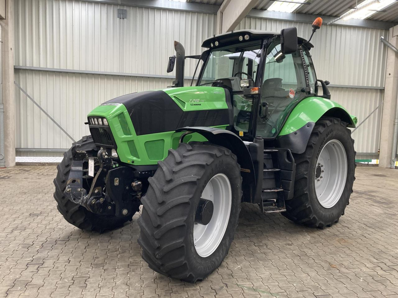 Deutz-Fahr 7210 TTV - Трактор: слика 1 Deutz-Fahr 7210 TTV - Трактор: слика 1