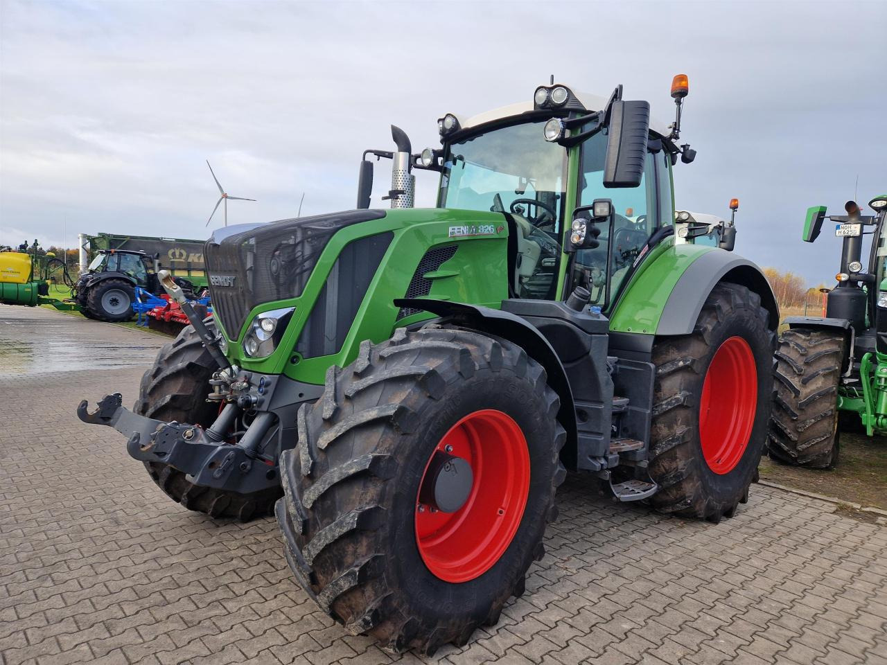 Fendt 826 Vario S4 Profi Plus - Трактор: слика 2 Fendt 826 Vario S4 Profi Plus - Трактор: слика 2