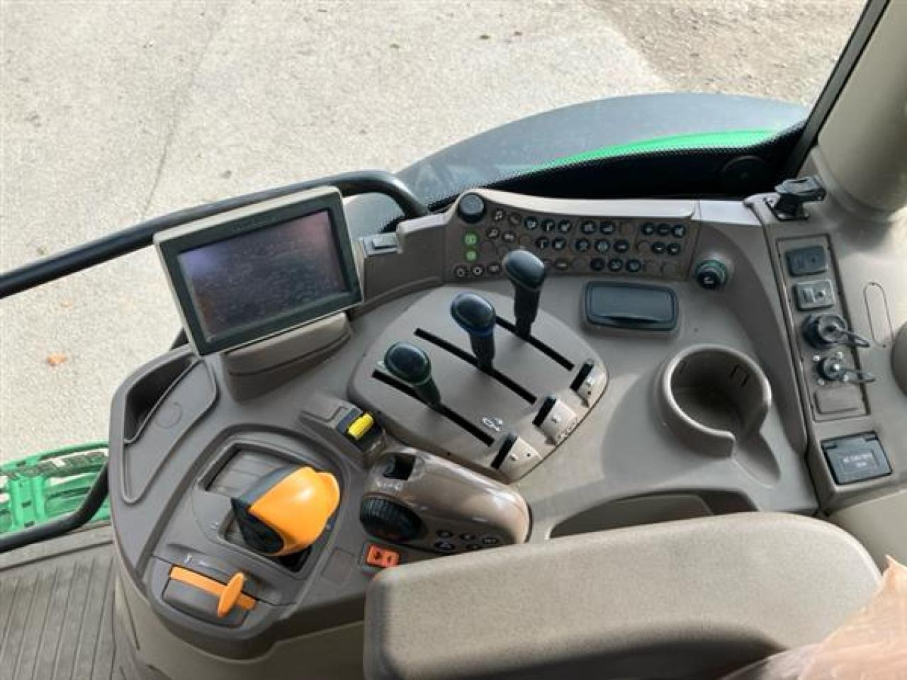 John Deere 6130R - Трактор: слика 4 John Deere 6130R - Трактор: слика 4