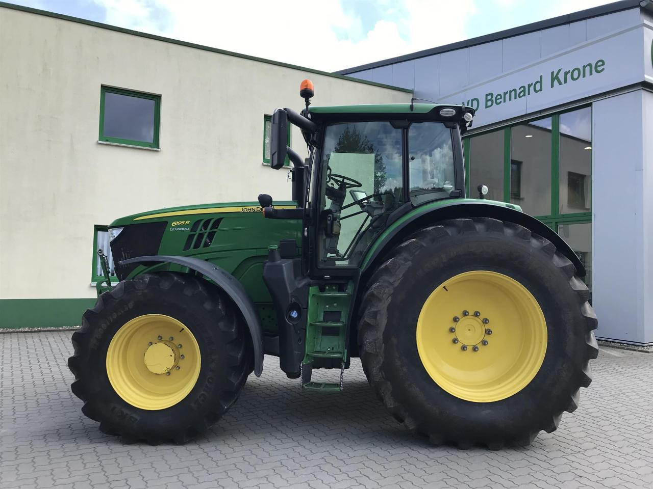 John Deere 6195R - Трактор: слика 1 John Deere 6195R - Трактор: слика 1