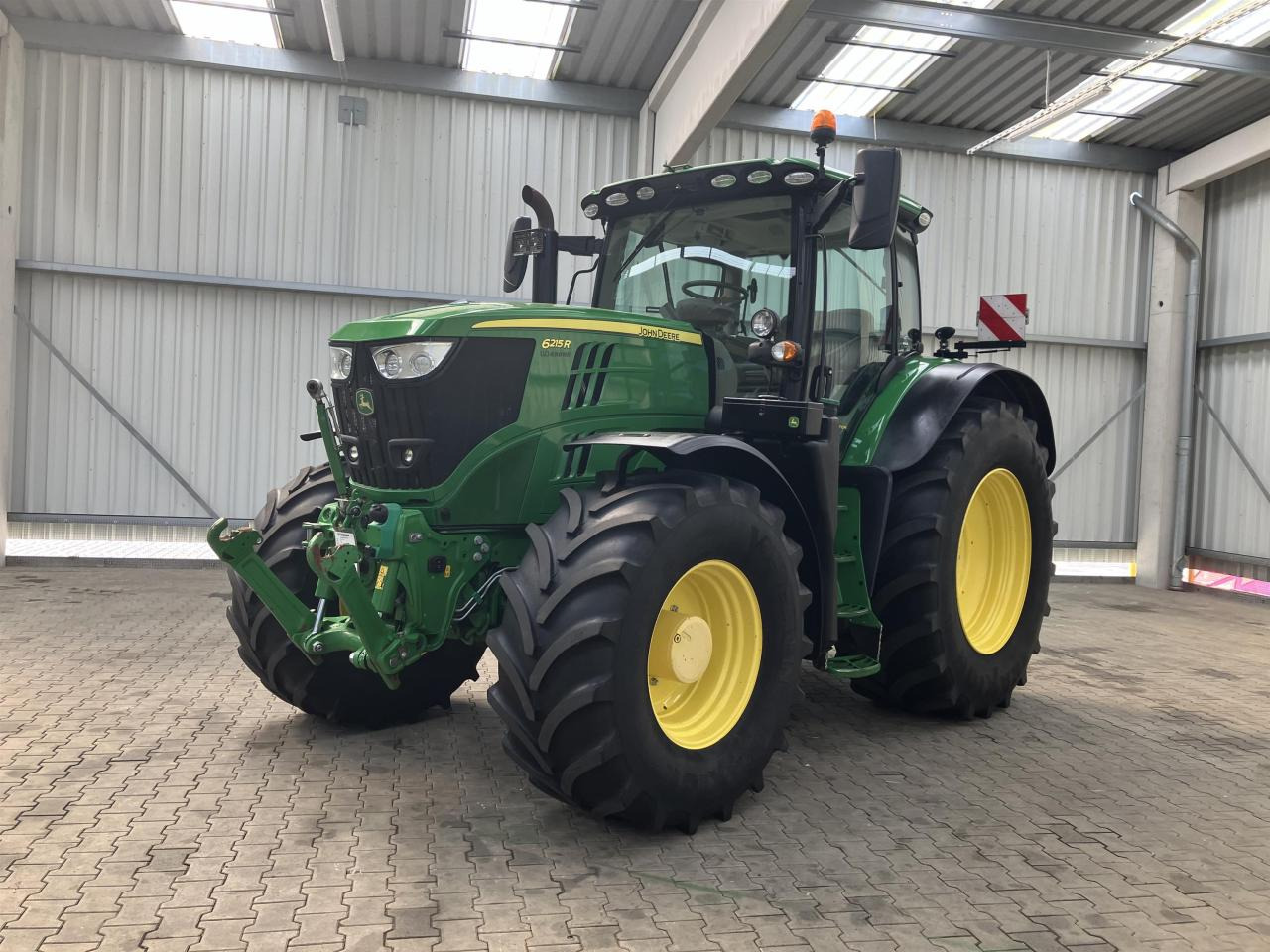 John Deere 6215R - Трактор: слика 1 John Deere 6215R - Трактор: слика 1