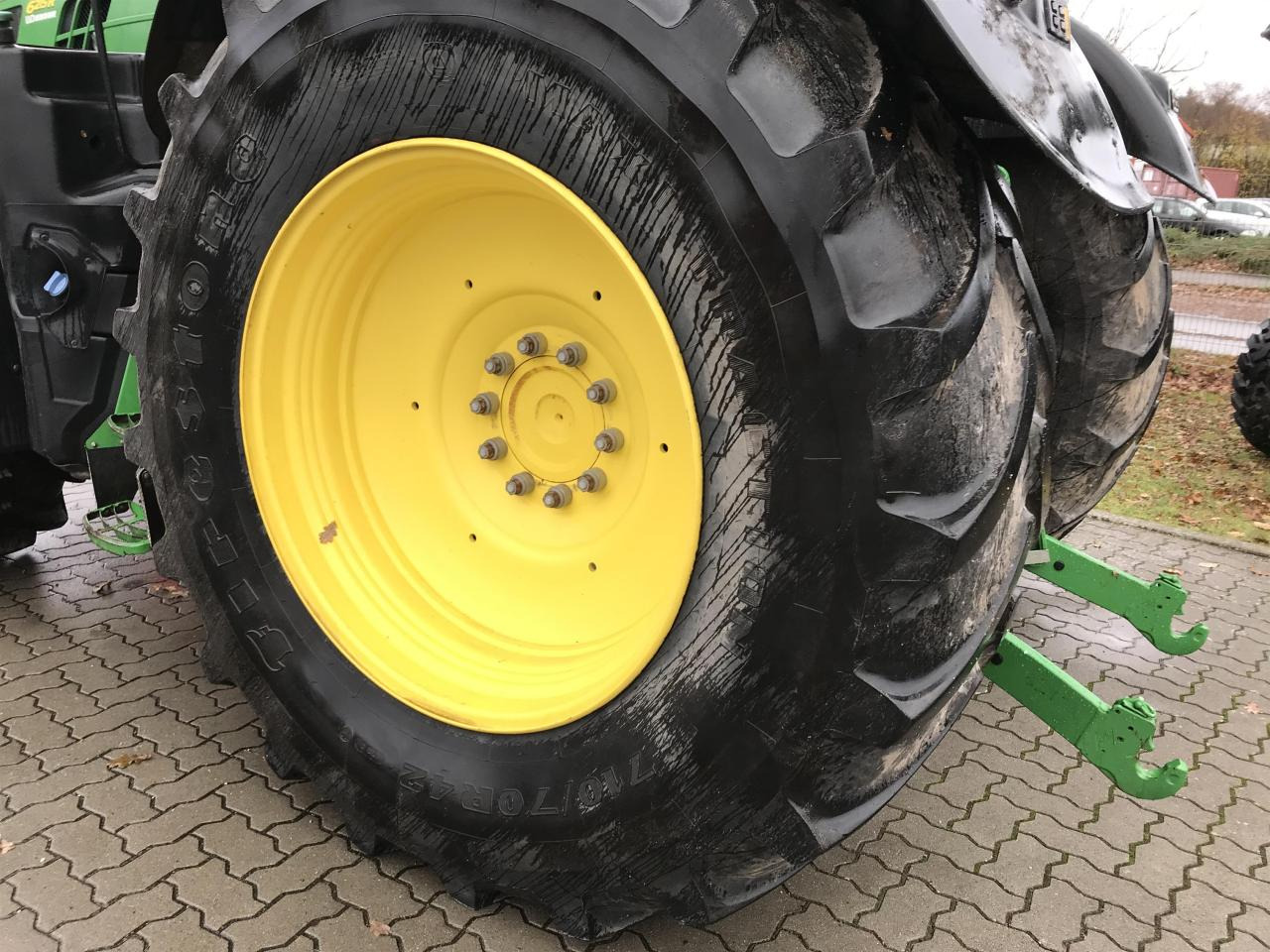 Трактор John Deere 6215R: слика 10