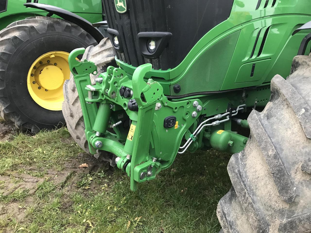 John Deere 6215R - Трактор: слика 4 John Deere 6215R - Трактор: слика 4