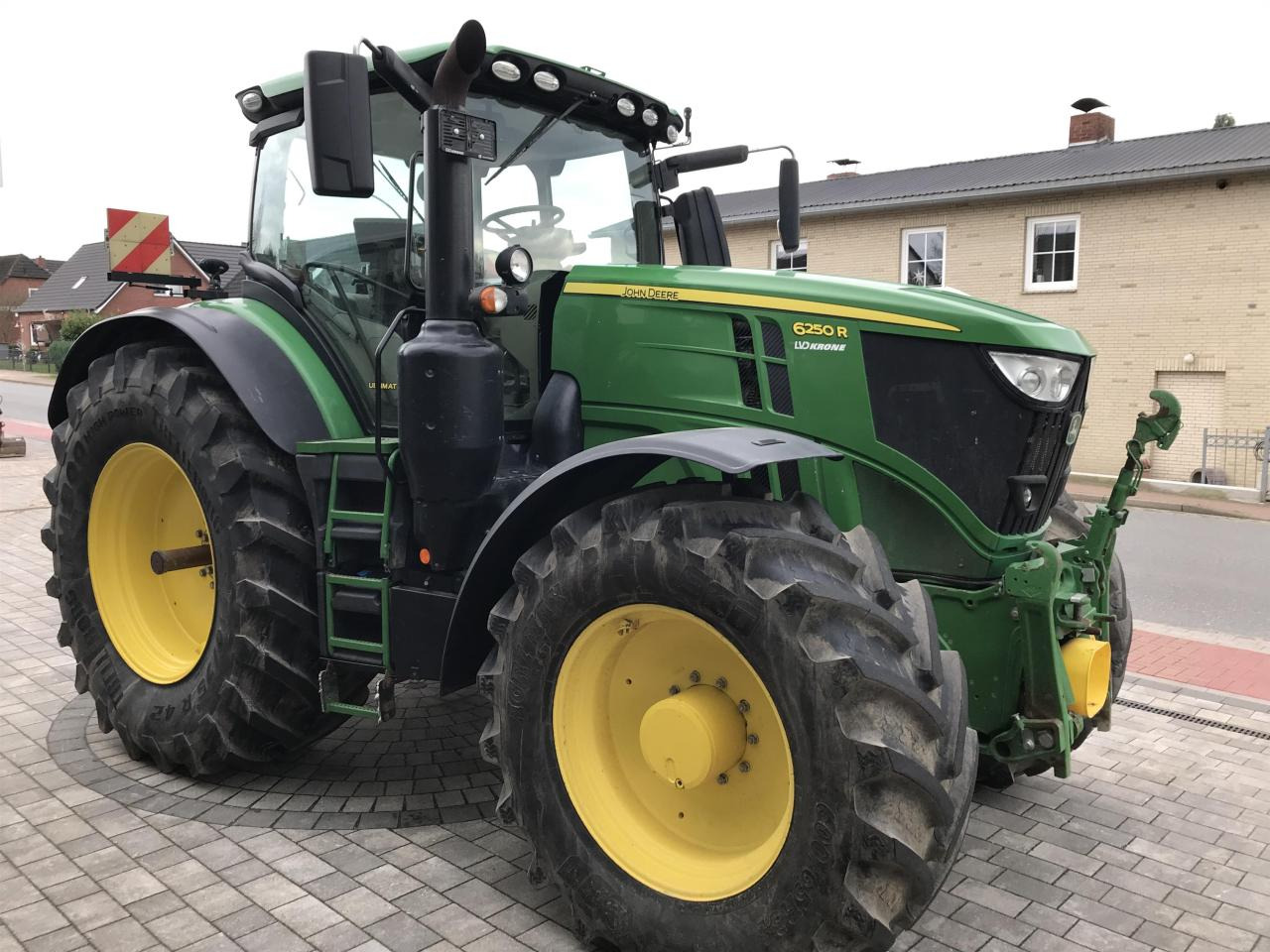 John Deere 6250R - Трактор: слика 1 John Deere 6250R - Трактор: слика 1